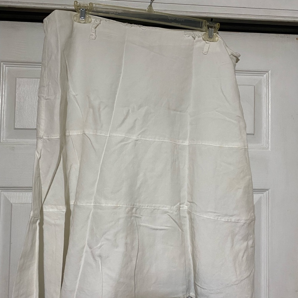 Line Skirt
